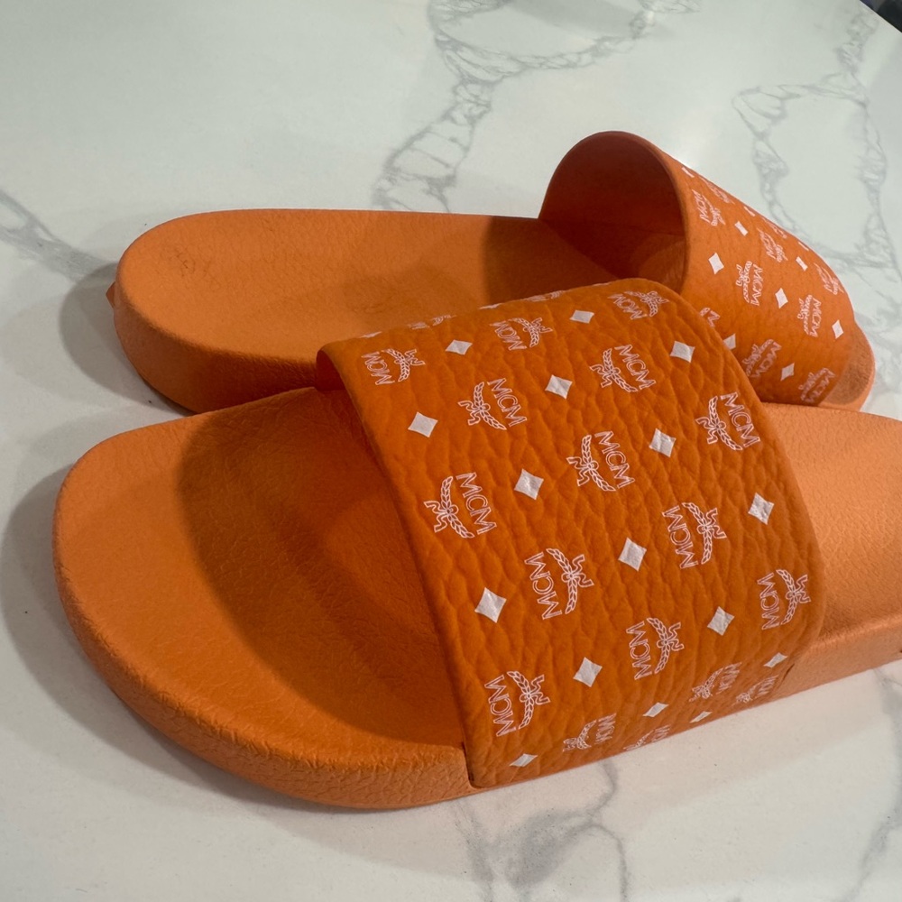 MCM slides very lightly used size 12 men’s! Cute!!